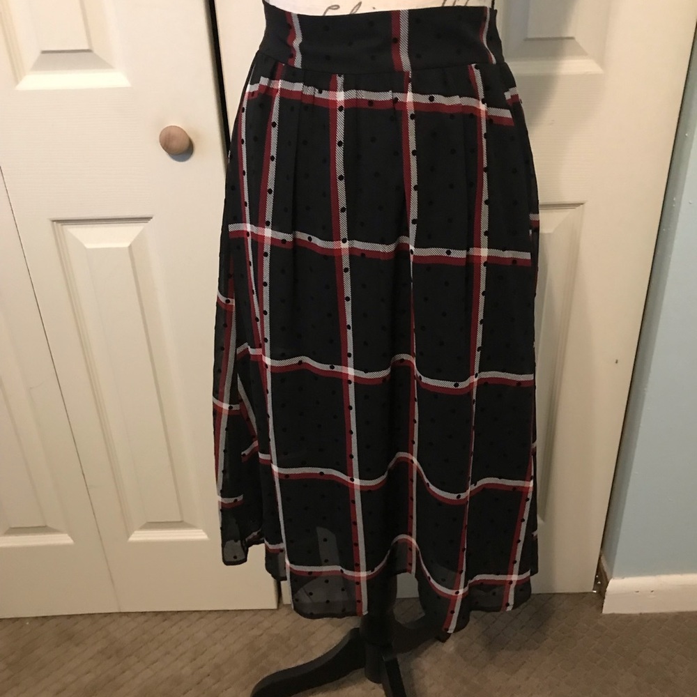 Plaid Skirt black white and red, size 22 NWT